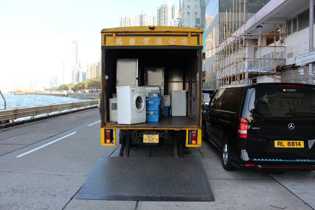 Full Service Movers or Moving Truck Rental? Full Service Movers or Moving Truck Rental?